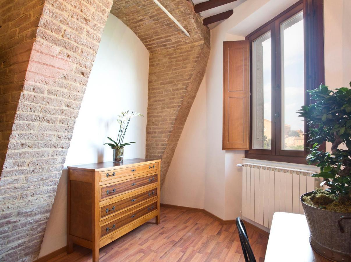 Residenza D'Epoca Palazzo Piccolomini Apartment Siena Exterior photo