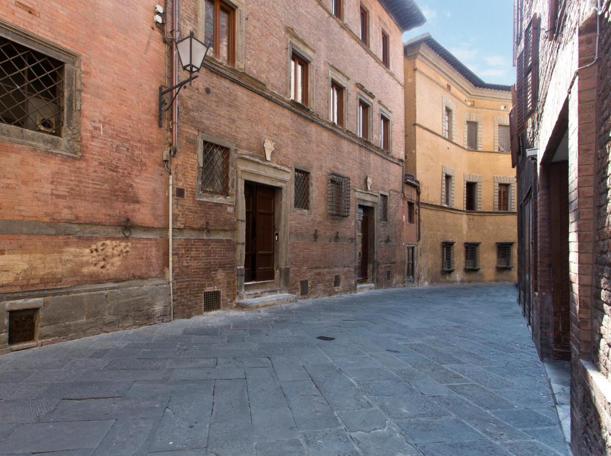 Residenza D'Epoca Palazzo Piccolomini Apartment Siena Exterior photo